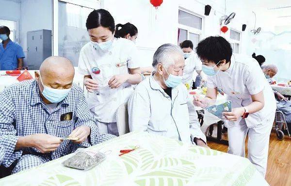 互联网络|年终专稿 | 用心用情赢得老年人这一票