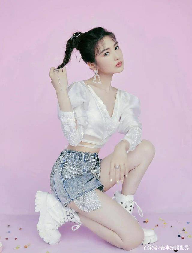 毛晓彤腰身曲线绝了!