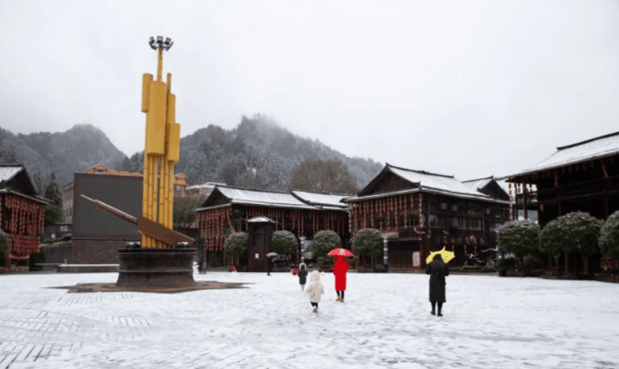 三都：迎来近三年来的第一场雪，市民欢乐多