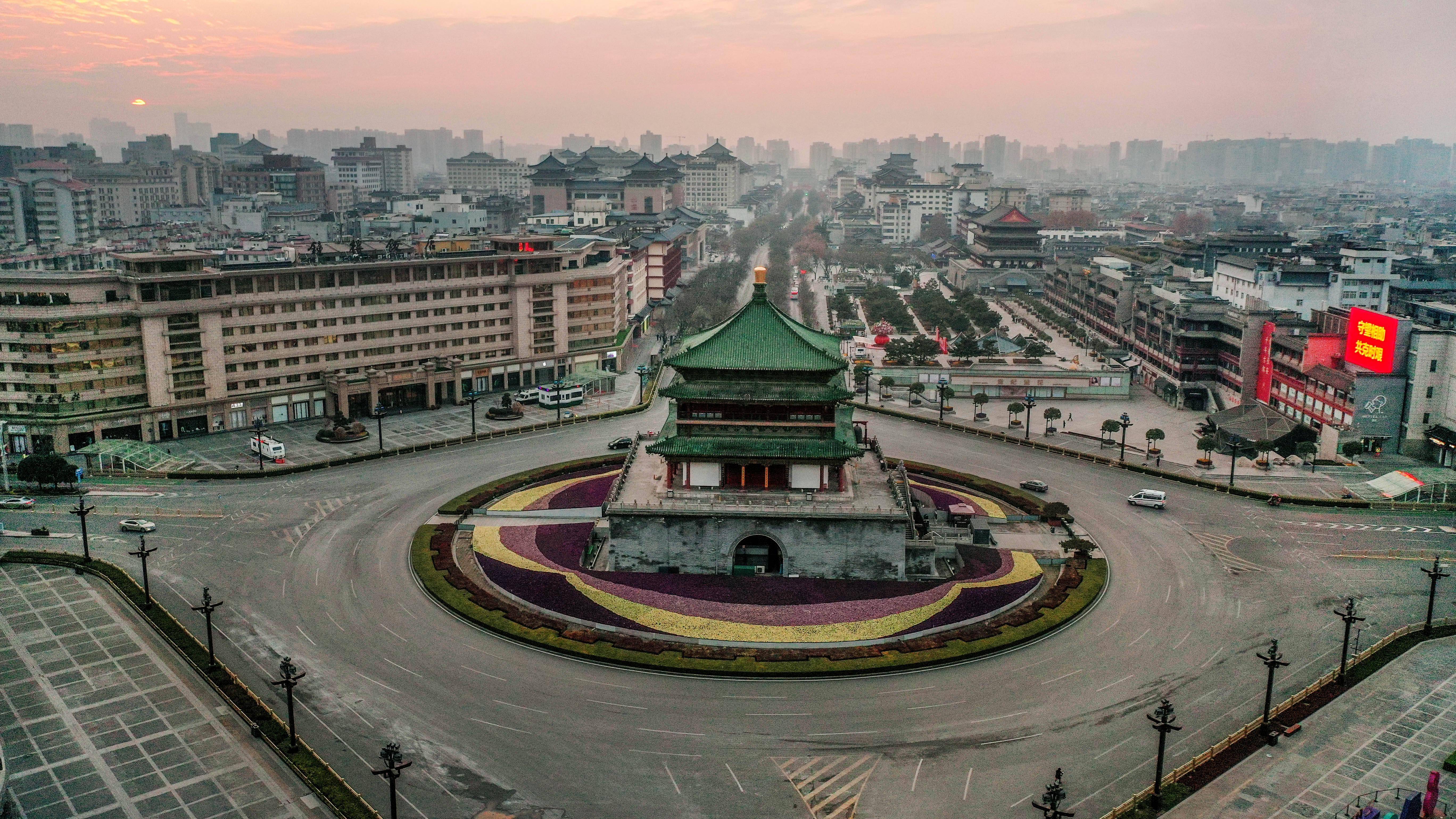 新华社照片,西安,2021年12月27日西安进一步强化全市疫情防控措施12月