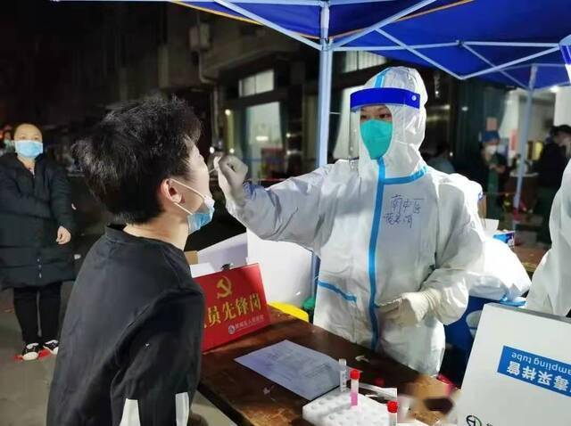 團隊|中醫藥專家對東興市確診病例“一人一方”開展中西醫結合救治