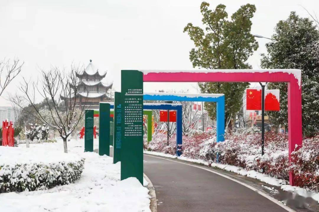 白雪中的消防公园，多了几分可爱外还可以学知识