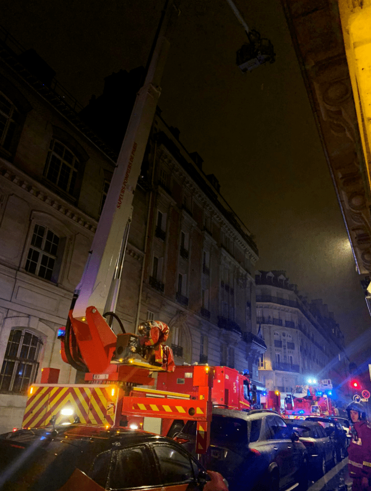 法国新鲜事突发巴黎16区凯旋门附近起火1死3伤