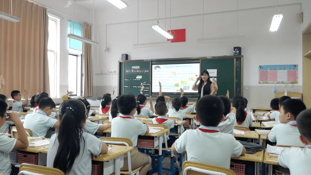 五彩童年,专家引航——英语组骨干教师李艳艳