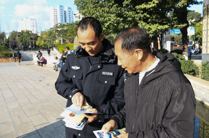 巧家公安与群众携手共筑平安防线 !