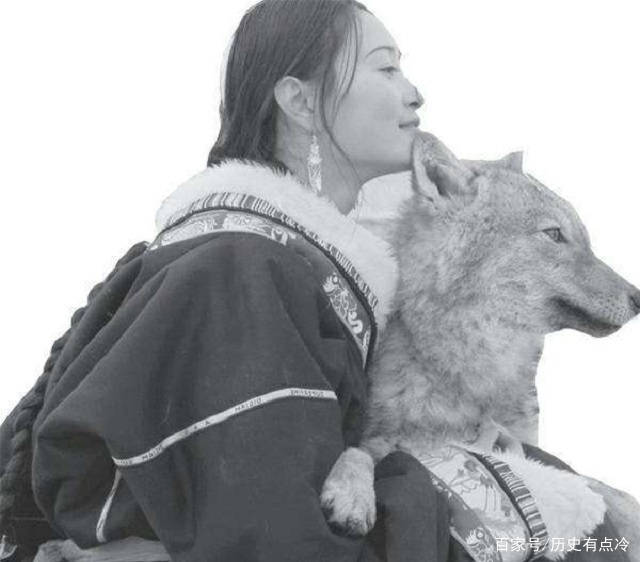 2010年,成都女孩把狼当 儿子 养了3年,11年后结局令人泪目