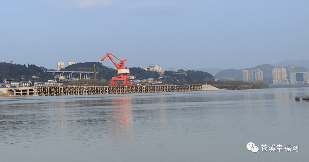 据悉,广元港作为千里嘉陵第一港,主要以集装箱,化工,矿产,煤炭等大宗