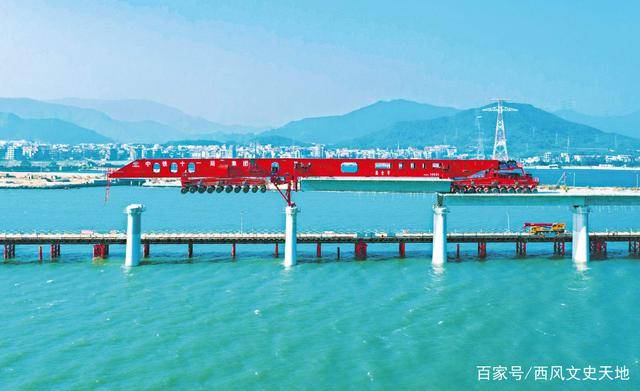 基建狂魔“新玩具”：世界首臺(tái)千噸級(jí)架橋機(jī)，協(xié)助湄洲灣大橋合龍