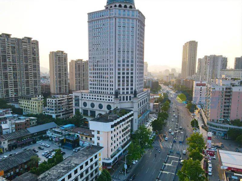 打造肇庆新地标:引进世界500强 百米天际无边泳池!