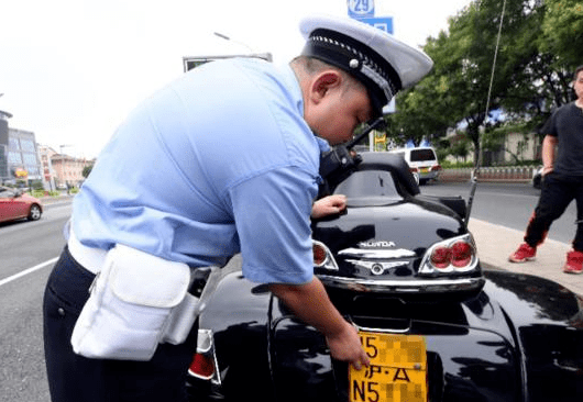 網上賣假摩托車號牌竟然沒人管