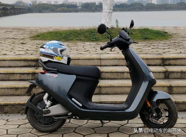 九號電動 e200p one搭載的是全順12寸260寬的瓦片三代大功率無刷電機