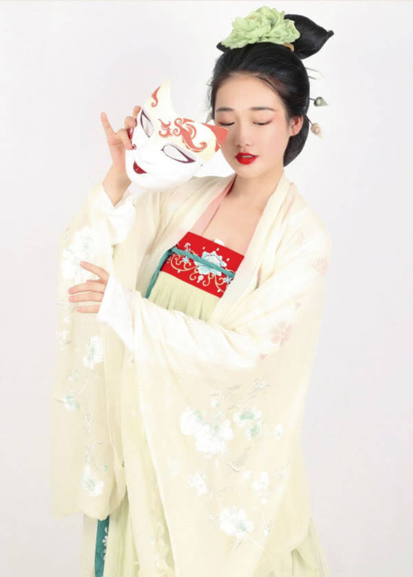 魏风造型惊鹄髻盘发造型