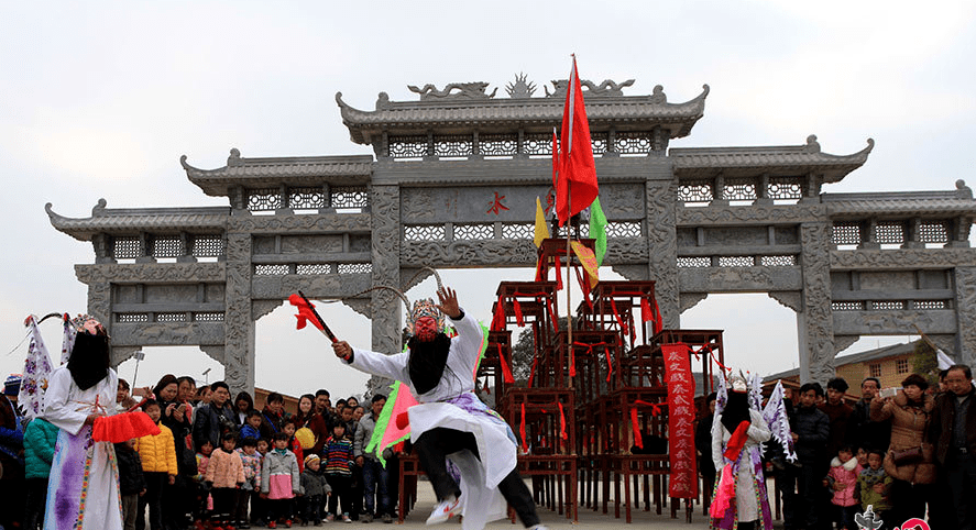 狼烟起战鼓浓,高台地戏是明朝初年屯戍黔中的"调北征南"将士及后裔,以