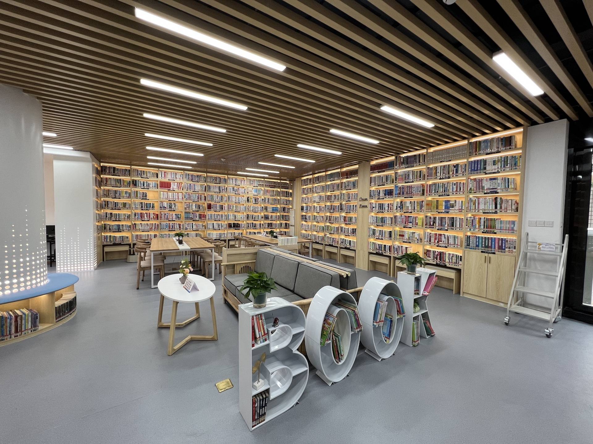 一起来阅读吧梅江区智慧图书馆升级完成对外开放