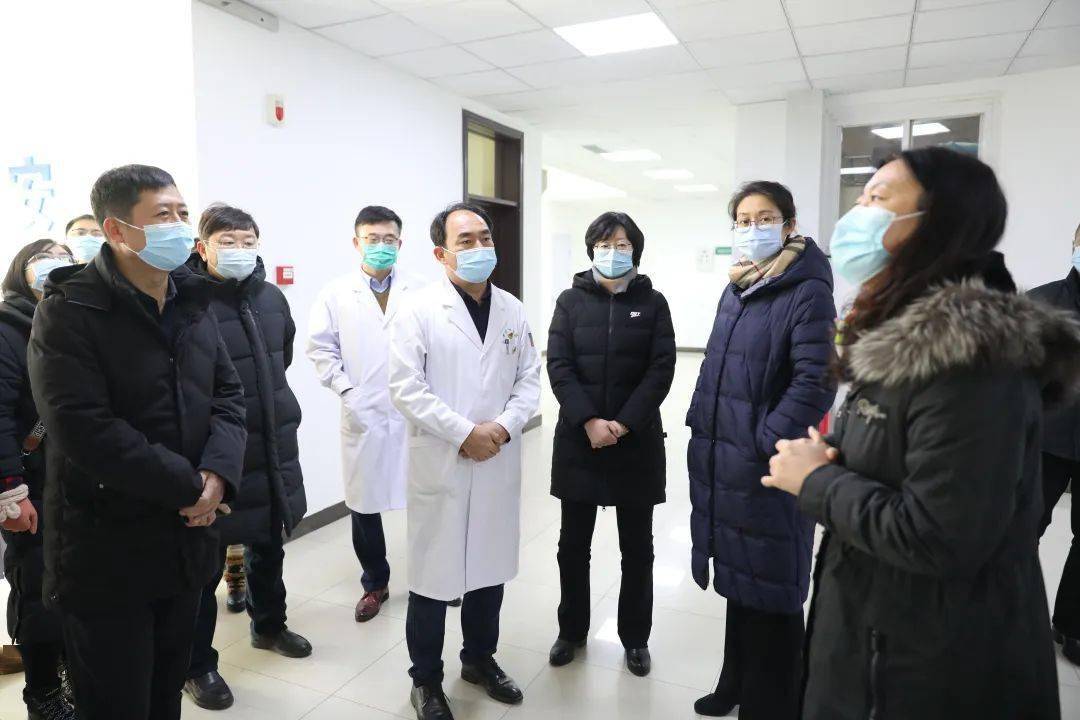 丹东市副市长时燕到凤城市中心医院调研疫情防控工作