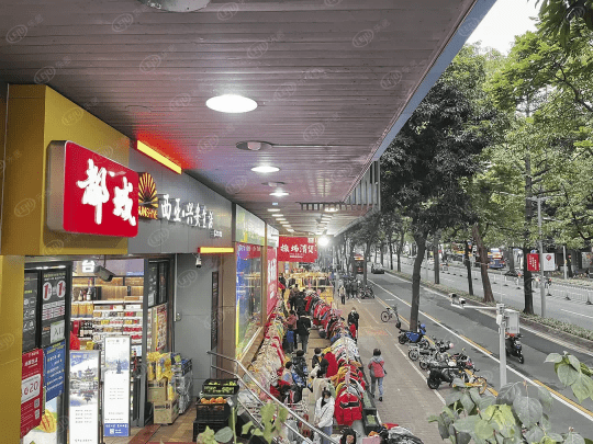 广州 当“摩登”不再时髦，百货公司是否只能黯然退场