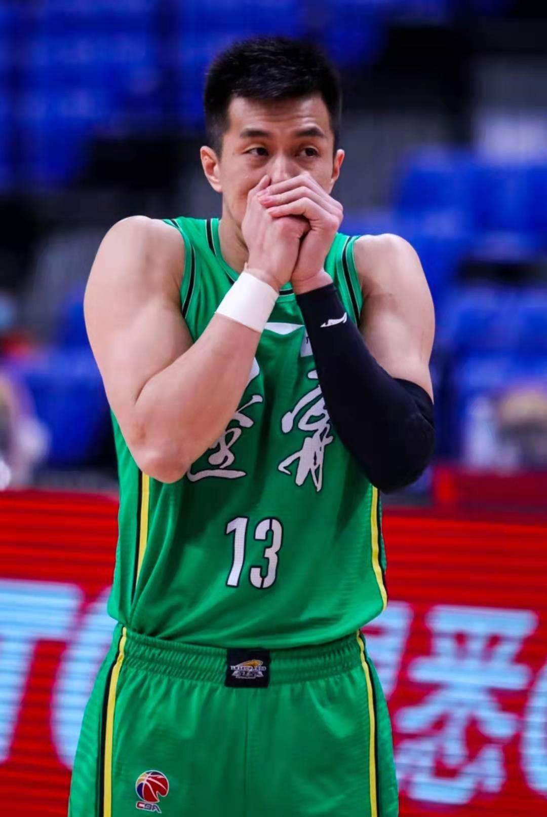 侄子|冷靜！郭艾倫防守違體被罰下，漂亮！大侄子胯下傳球，助攻韓德君