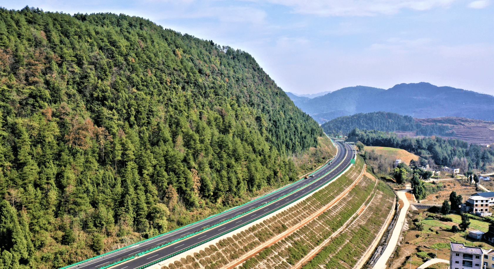 贵州省际大外环重要连接线,沿印松高速公路今天通车