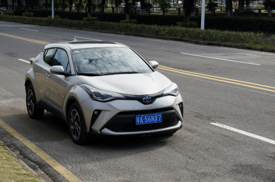 试驾 | 谁说混动就为了省油?广汽丰田c-hr双擎豪华版