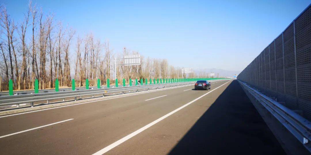 今日通车通怀路三期顺义潮白河左堤路至河防口段正式通车