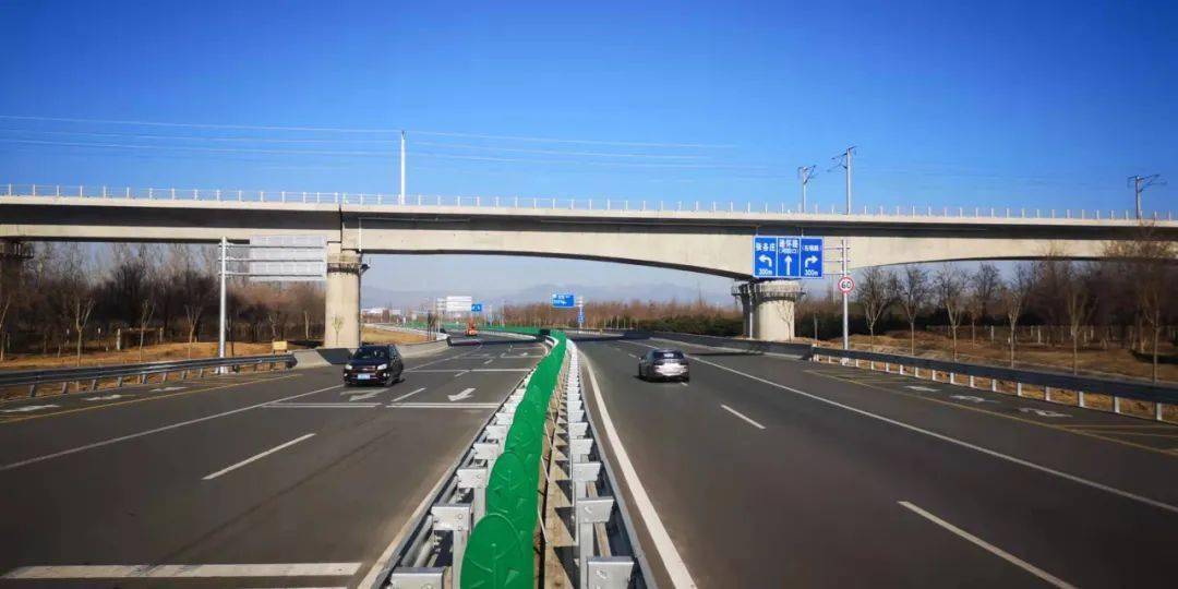 今日通车通怀路三期顺义潮白河左堤路至河防口段正式通车