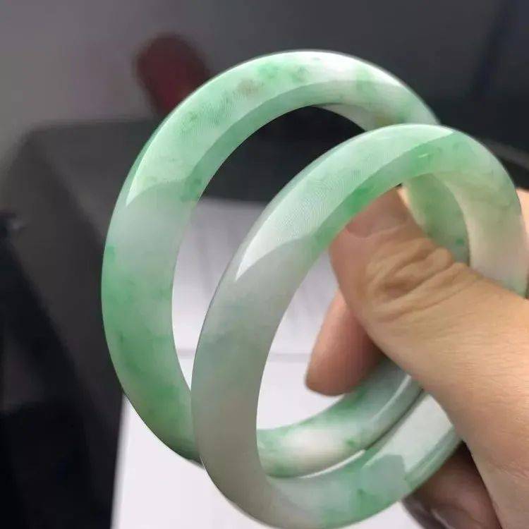 木那原石到处松花,高价买下切出几条飘阳绿花,手镯起货惊人!_翡翠_料子_特征