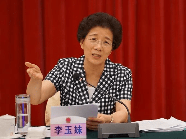 她是山东沂南人,曾长期在山东任职,历任平邑县委书记,临沂市市长,莱芜