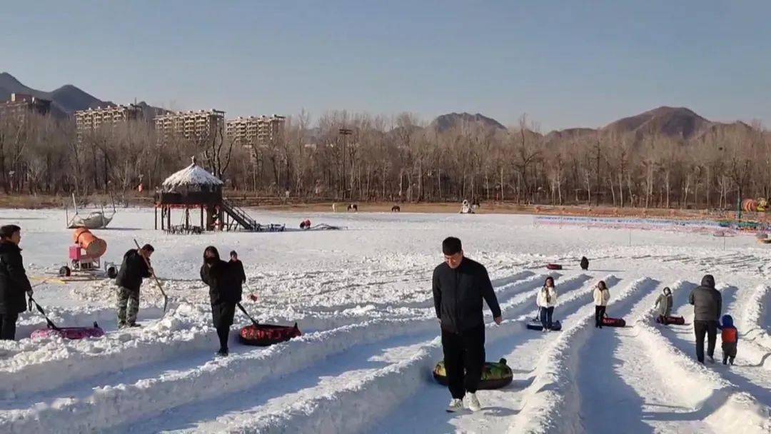 激情冰雪迎新年开启2022无极山滑雪场保定恋乡太行水镇沧州吴桥杂技大