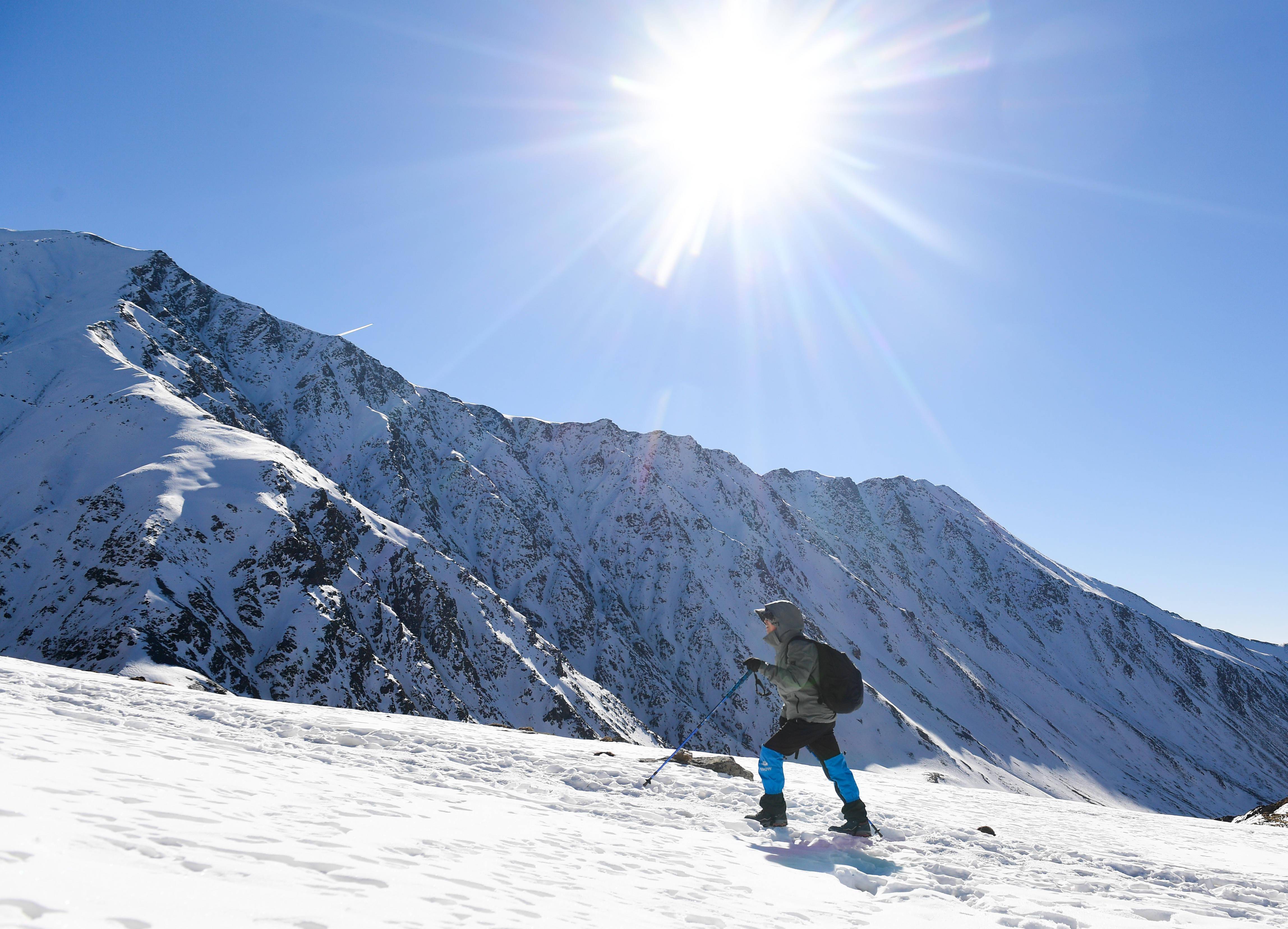 全民健身登雪山迎新年