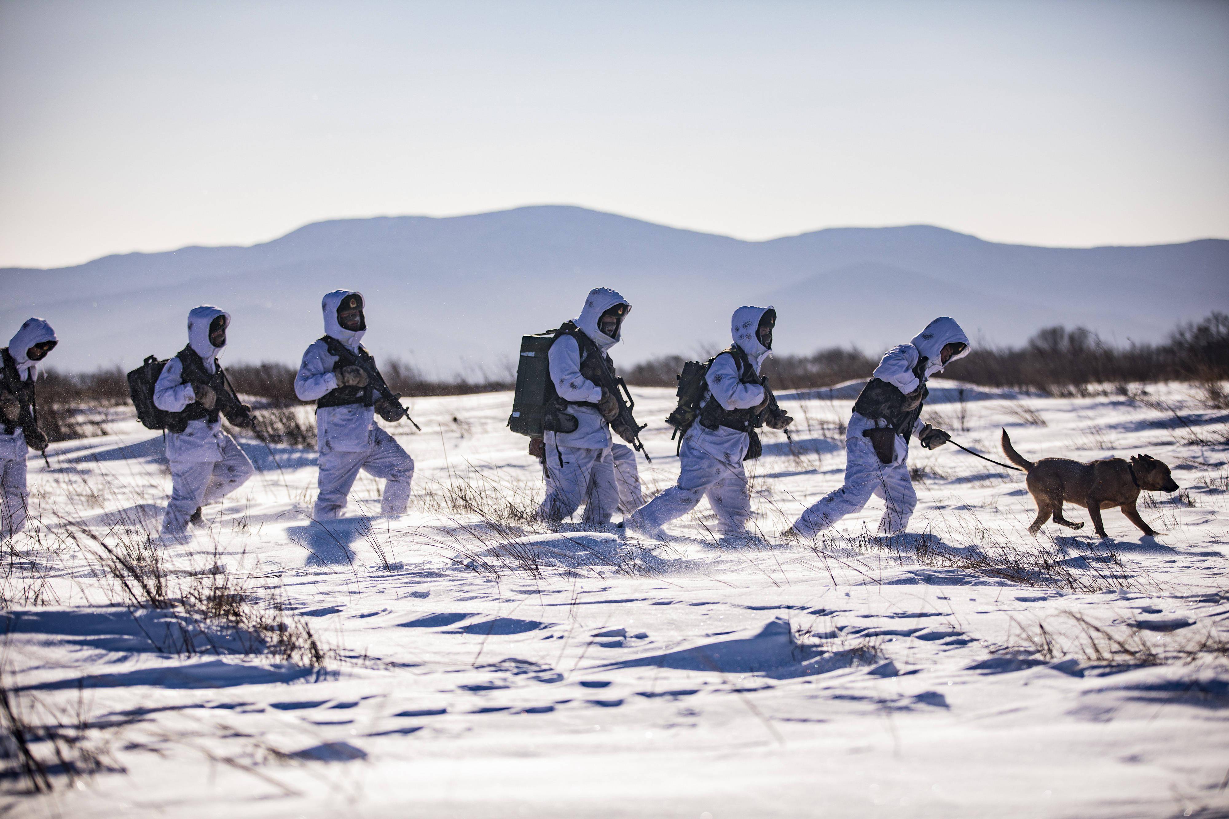 2022年1月1日,驻守在祖国最东端的北部战区陆军某边防连东极哨所官兵