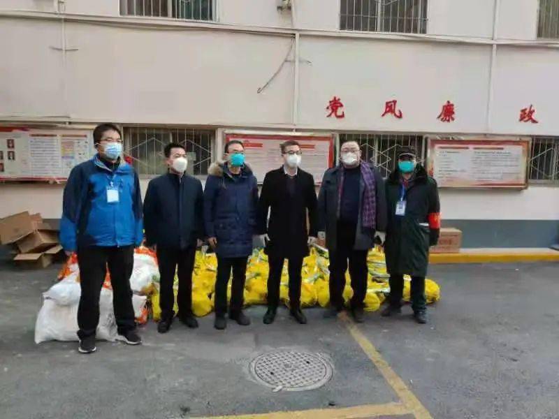 市委组织部莲湖包抓组元旦慰问送温暖浓浓关爱暖人心