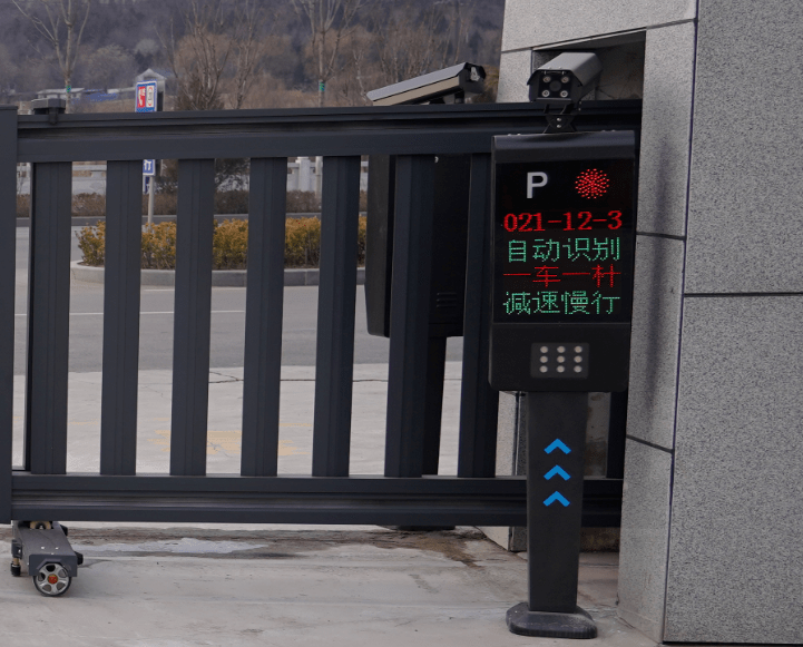 平凉市消防救援支队泾川大队利用智慧化营区大门改造落实强化队伍管理