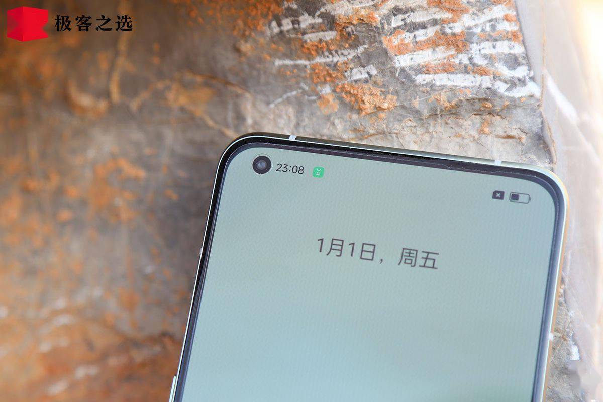 玩家|真我 GT2 Pro 体验：大师设计的「纸」后盖，2K 直屏玩家之选