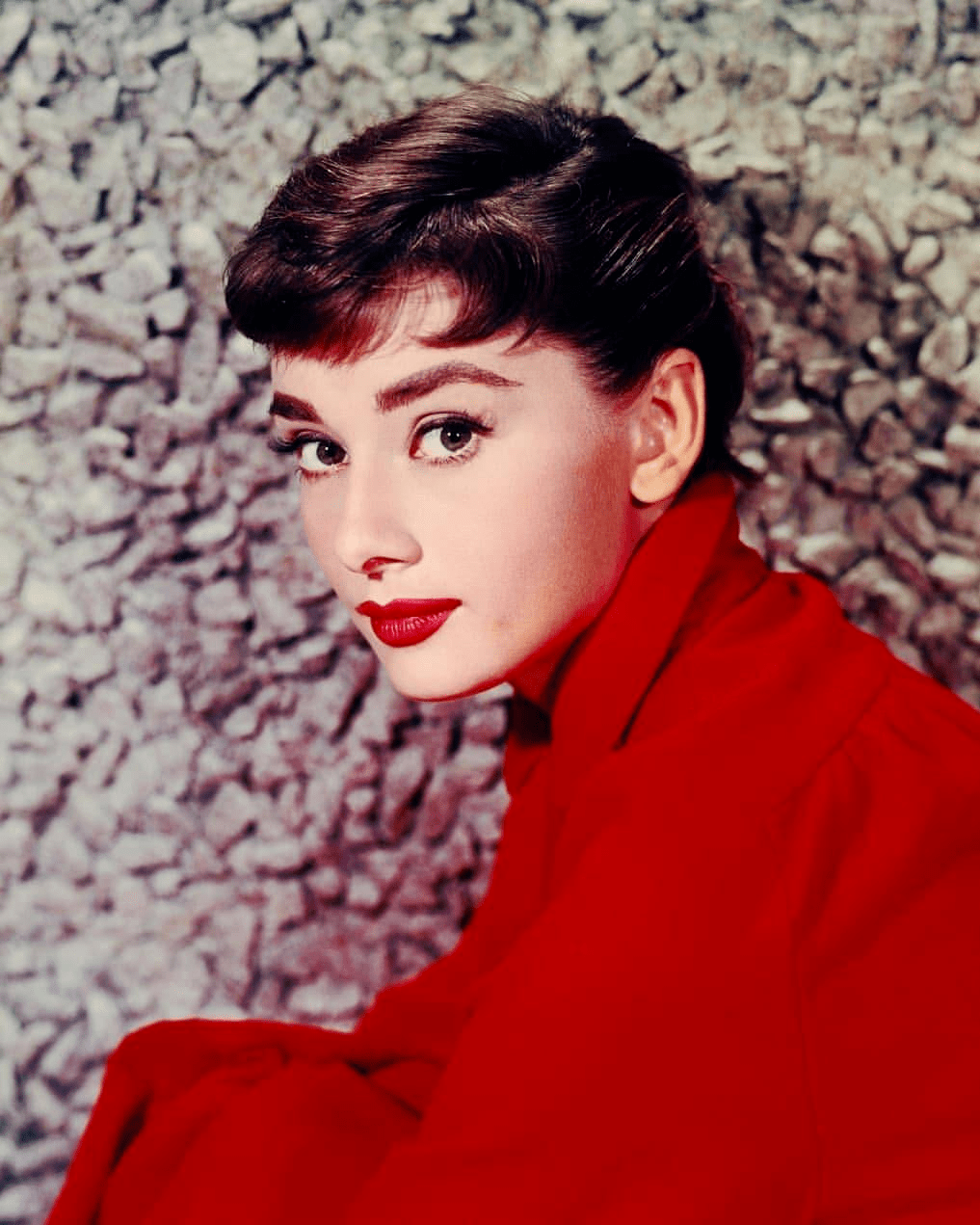 奥黛丽赫本更是直言:"不涂口红的女人没有未来".