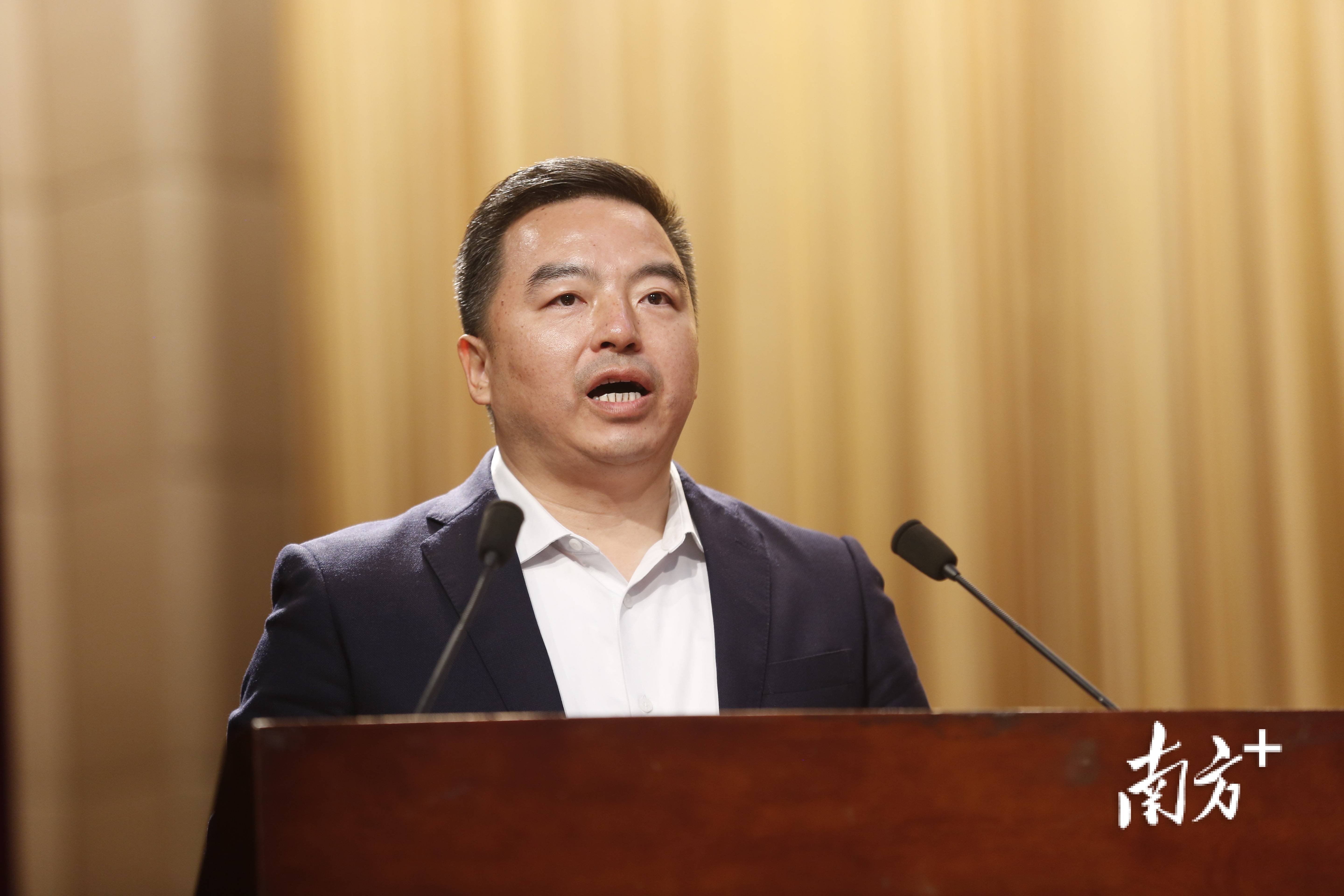 陈晖东表示,市自然资源局作为市工改指挥部办公室,政策服务组及项目