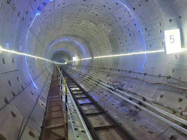 中心线道 f27b7055bf134c60b75d416e1b75dcc6.jpeg