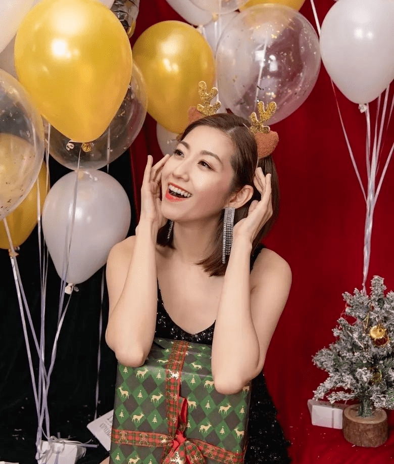 热搜第一ccup童颜女神苦等17年这颜值身材早该火了