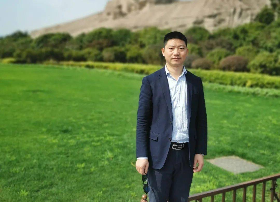 徐长胜,中共党员,现任中建五局华南公司基础设施分公司副总经理.