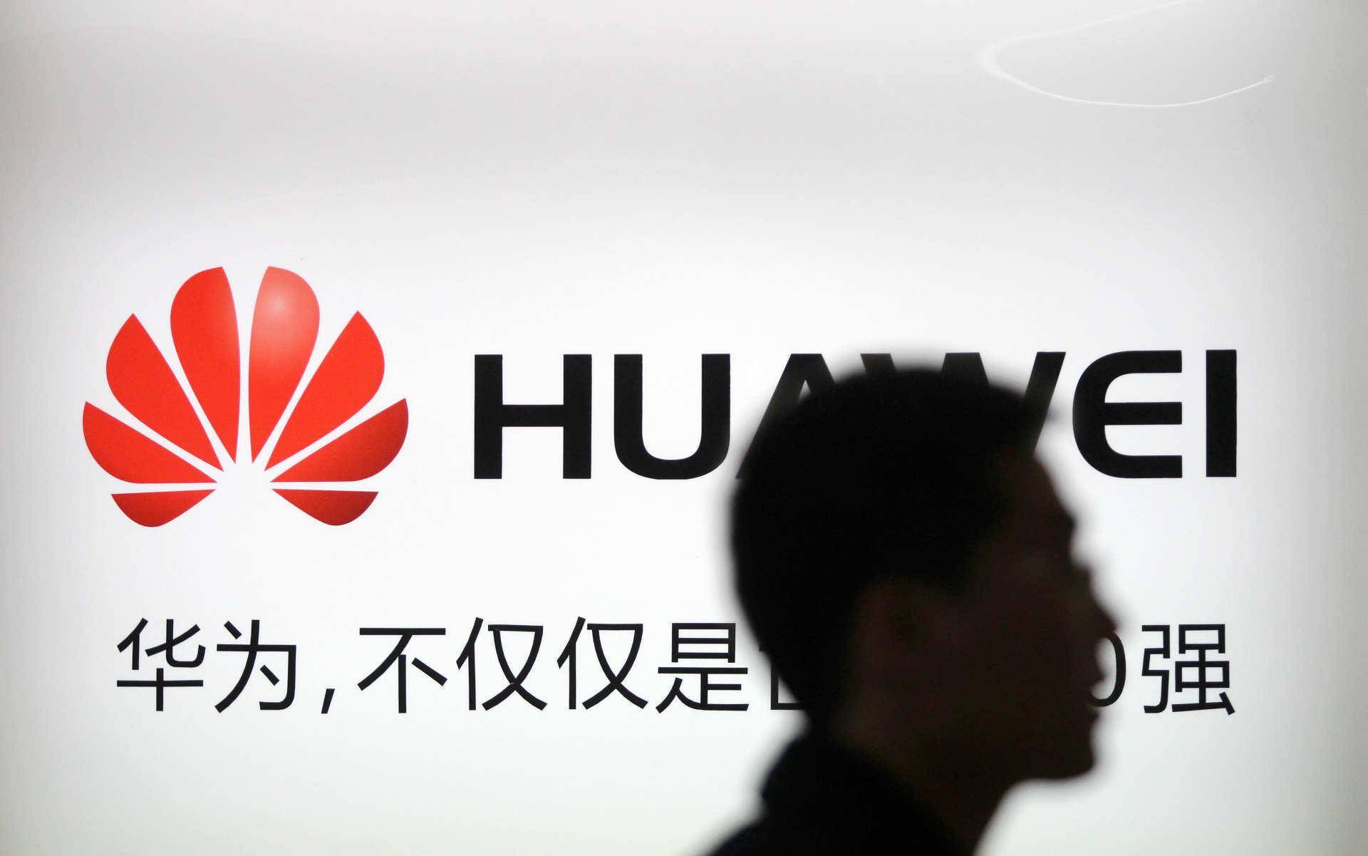 6340亿华为艰难交出2021年成绩单同比下跌近30库克偷笑