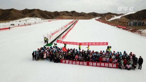 滑雪场|在戈壁大漠上一堂“雪上体育课”是什么体验