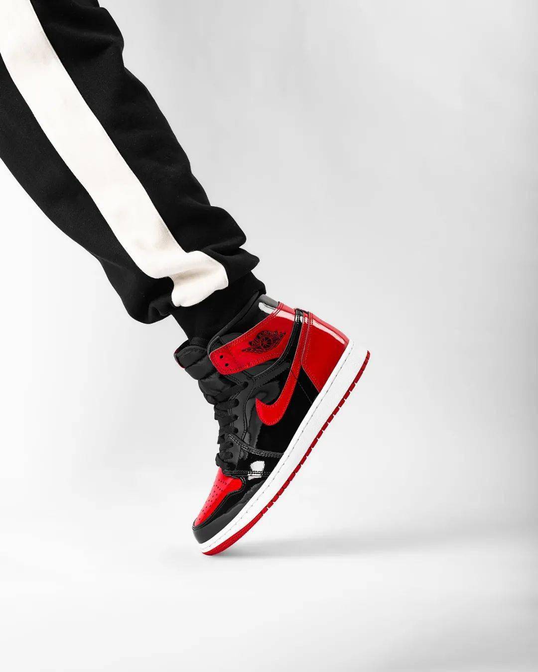 漆皮 终于来了！「新黑红」Air Jordan 1 正式上架 SNKRS！