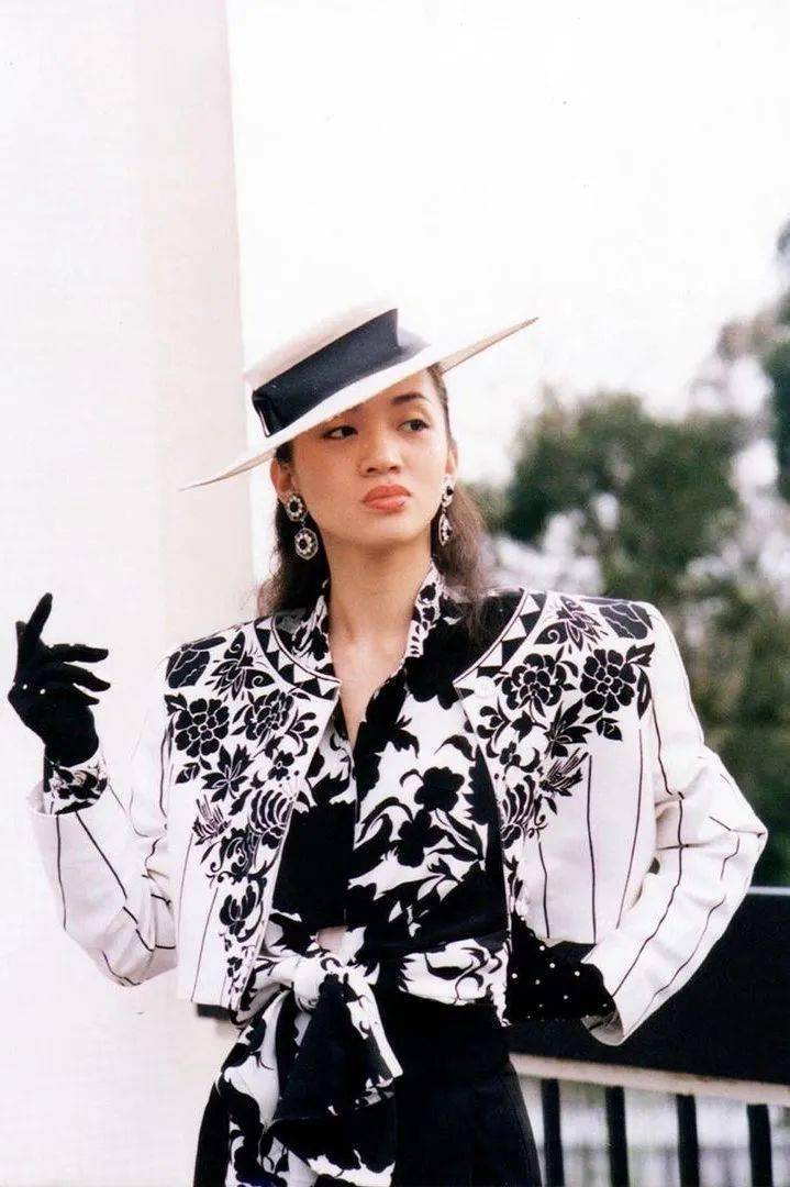 黄金时代|梅艳芳成为新的迪士尼公主！