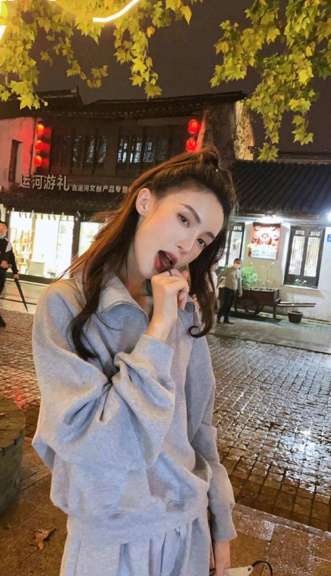 美人你以为金晨瘦脱相？实际上女星顶配从脸到身材全部“0干瘪”