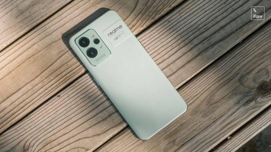 产品|真我 GT 2 Pro 体验：新骁龙 8，2K 柔性直屏，真我的高端旗舰成了？
