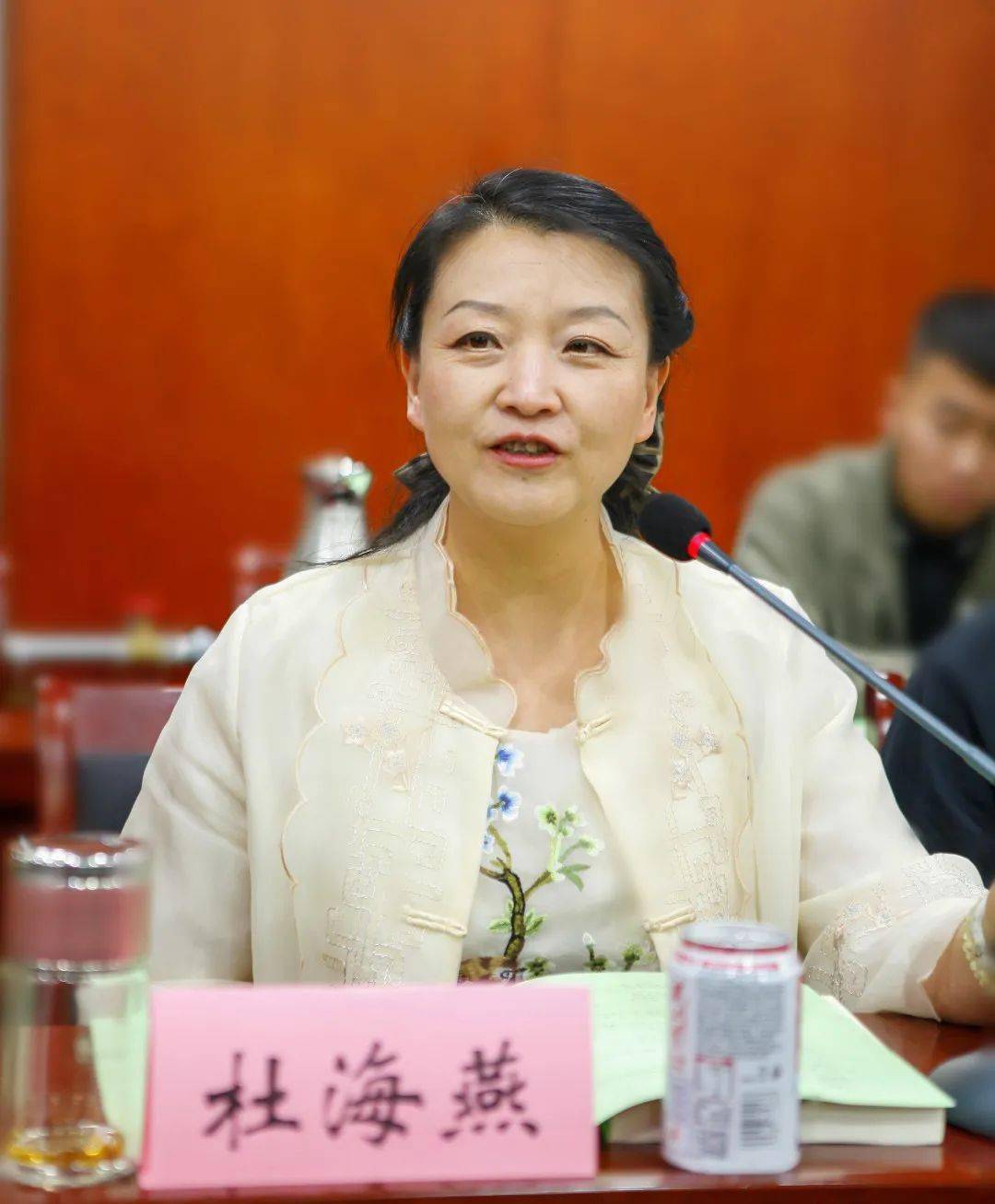 评论‖杜海燕|《红色银行》叙事线索的拆分与重构_冷娃_作品_爱情