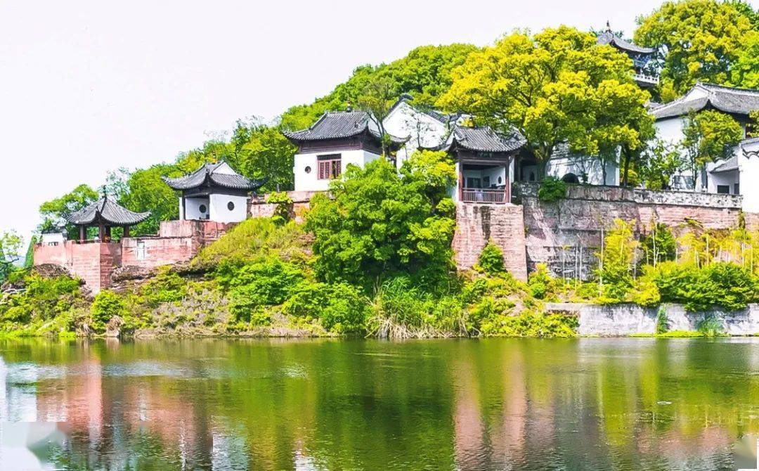 葛仙山风景区赤壁图片