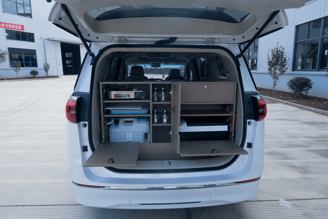 改装分享i别克gl8床车改装商务车也能拥有房车般的舒爽