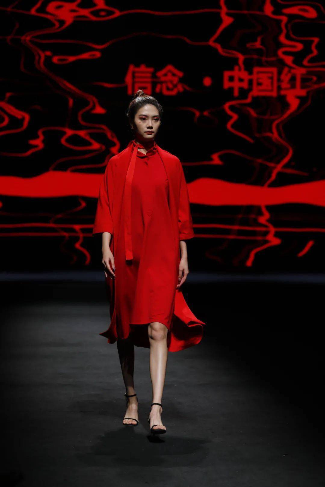 33位大湾区服装设计师,珠宝设计师为粤港澳科技时尚文化周创作了以"