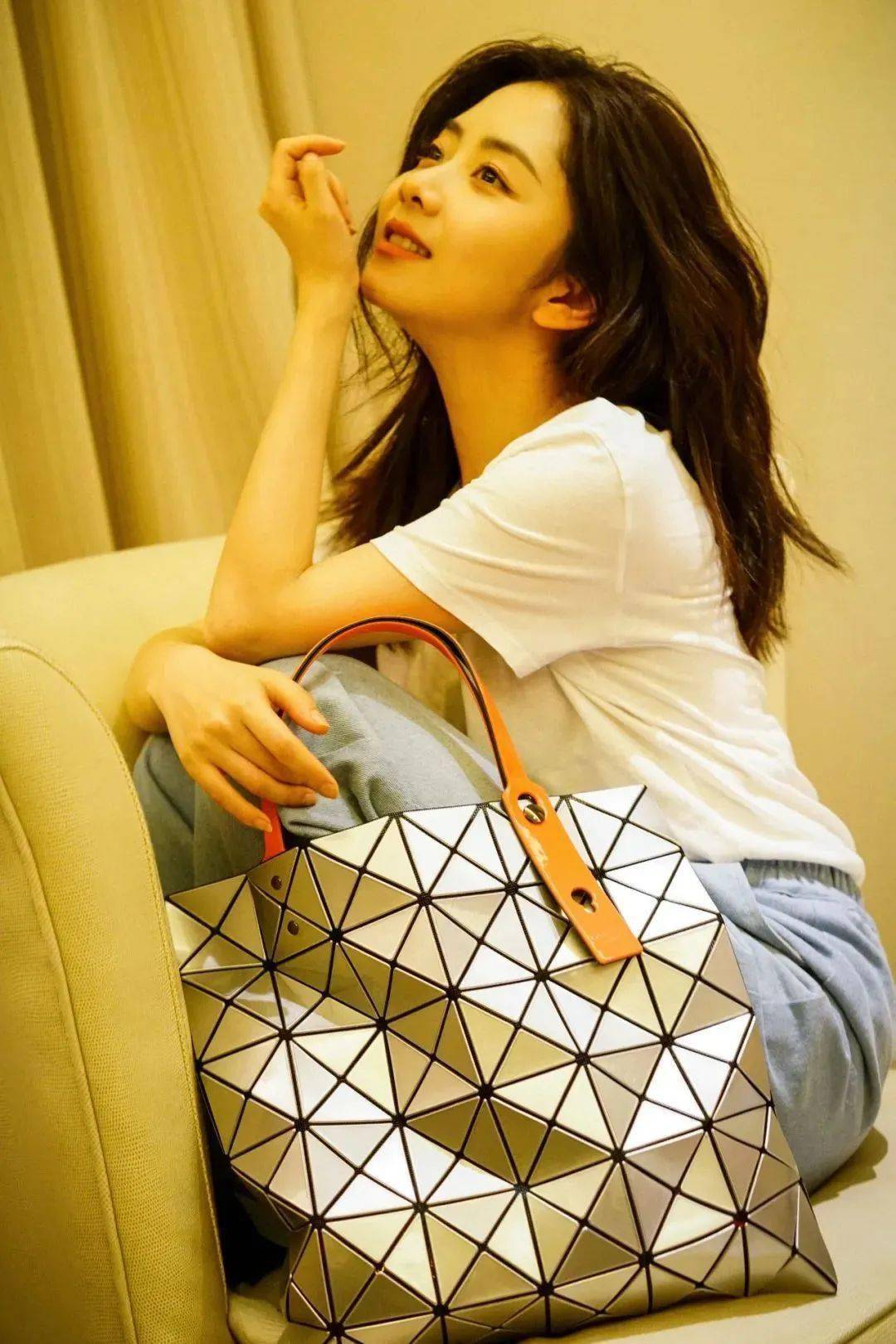 开年最好看的包,倪妮,张小斐都被美到_包包_三宅一生_女明星