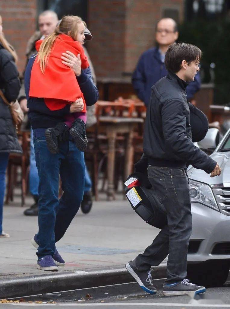 因为|小李子最爱的美男子！青梅竹马还帮忙带娃，基友情谊超甜